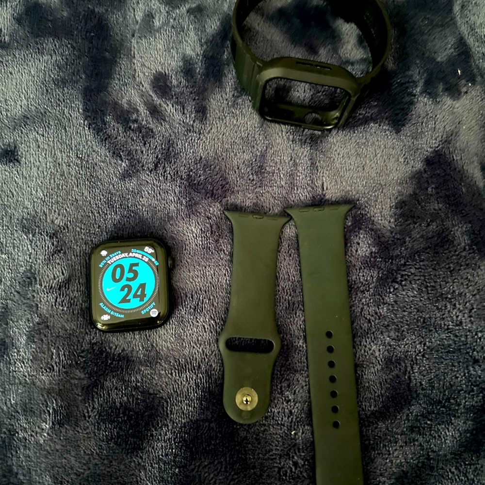 Apple Watch SE 44mm brand new and multiple bands included